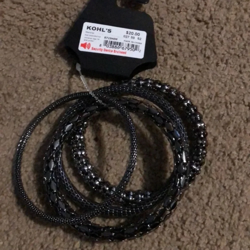 NWT kohls‎ 4 dark silver/ metallic colored bracelets